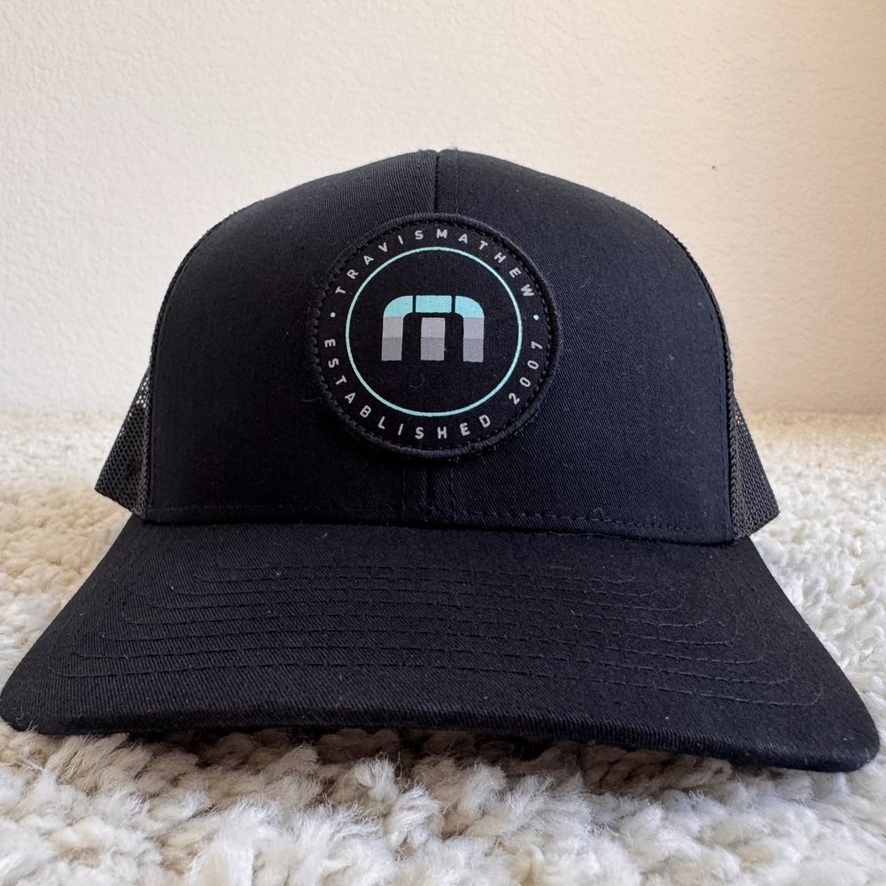 TravisMathew Trucker Hat Mens OSFM Black Excellent Snapback Mesh Logo Patch